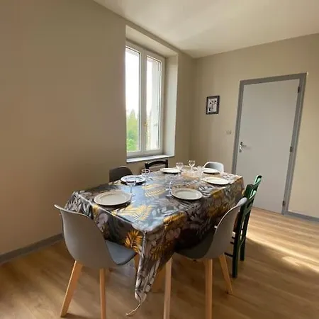 Apartment T4 Et Parking A 3km Du Futuroscope *