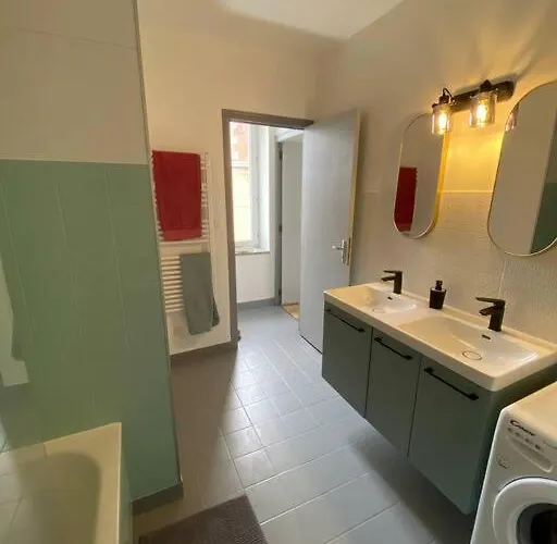 T4 Et Parking A 3km Du Futuroscope