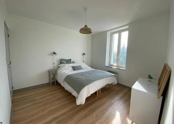 Apartment T4 Et Parking A 3km Du Futuroscope Jaunay-Clan