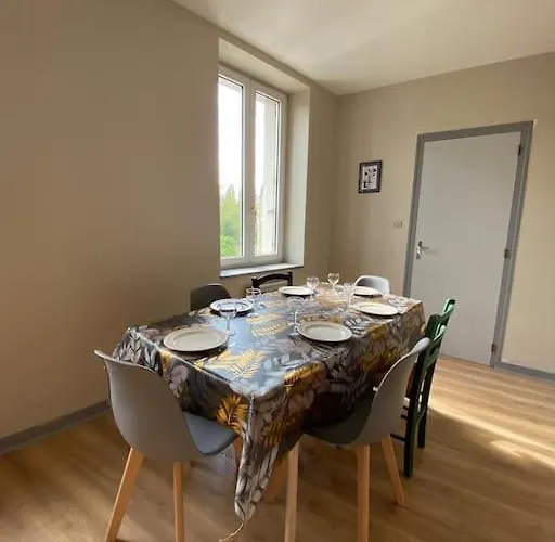 Apartment T4 Et Parking A 3km Du Futuroscope *